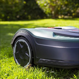 Nå klipper roboten Nå klipper roboten